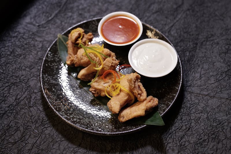 Crispy chicken wings with dipping sauce